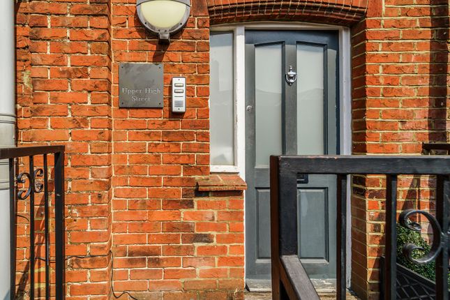 1-bed flat on 6a Upper High Street, Epsom, £220,000