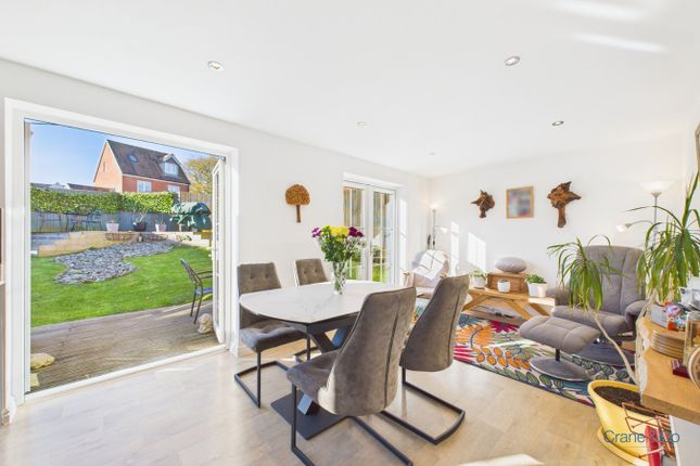 27, Wood Sage Way, Pevensey photo 3