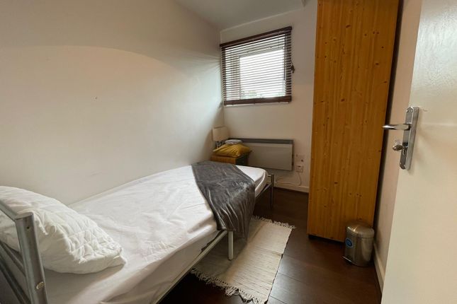 Room to rent in Maynards Quay, Wapping