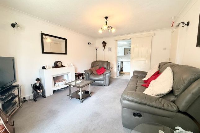 7, Priory Gardens, Abergavenny photo 3