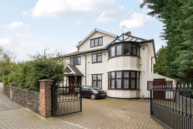 130, Holden Road, Woodside Park photo 2
