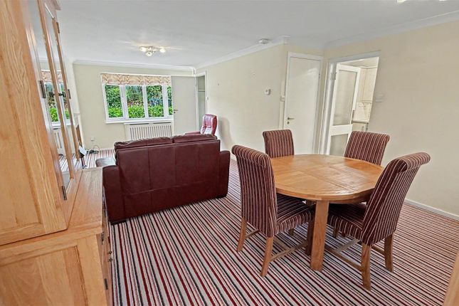 48, Raddlebarn Farm Drive, Birmingham photo 3