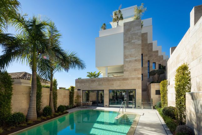 Apartment for sale in La Quinta, Benahavis, Malaga, Spain
