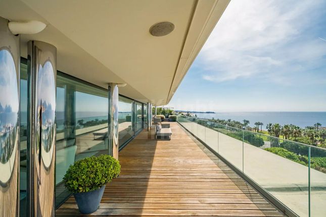 Duplex for sale in Cannes, 06400, France