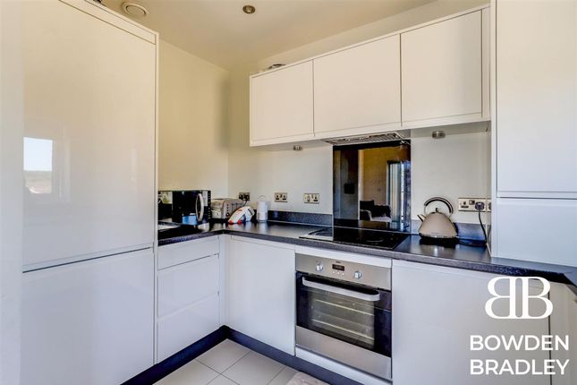 Flat 7 Burnikell House, Reservoir Way, Hainault, Hainault photo 3
