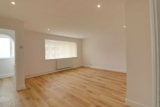 217, Wakefords Way, Havant photo 3