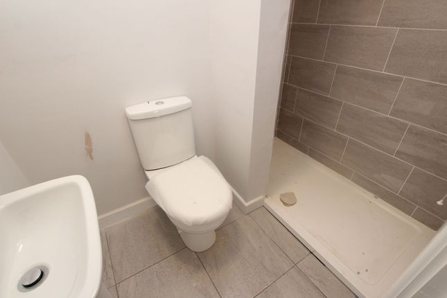Flat 5, 8 Third Avenue, Nottingham photo 3