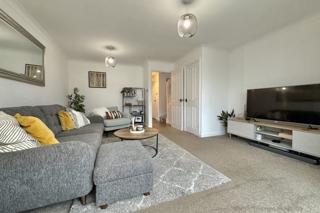 23, Heather Way, Yeovil photo 3