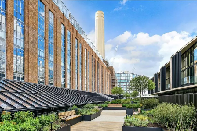 Studio to rent in Battersea Power Station, London
