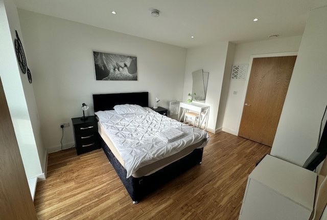 Apartment 806a, 1 Pomona Strand, Manchester photo 3