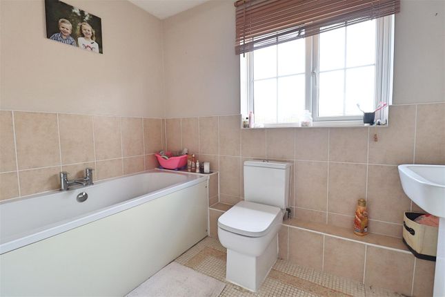 Detached house to rent in Grayling Close, Braintree
