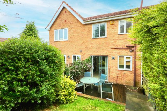 Town house to rent in Malia Road, Tapton, Chesterfield, Derbyshire
