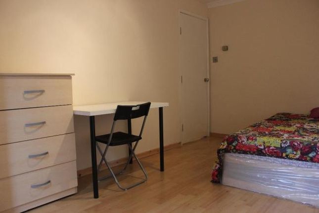 Room to rent in St. Elmos Road, London