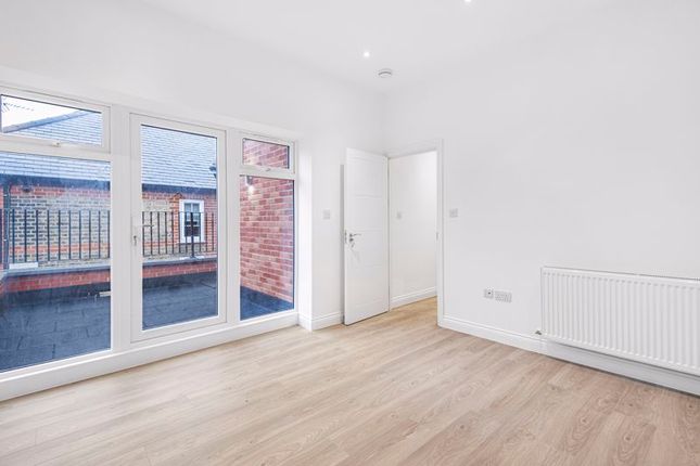 Flat to rent in Market Chambers, Church Street, Enfield