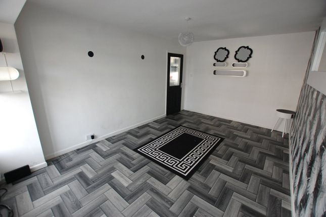 25, Carlisle Crescent, Greater Manchester photo 2