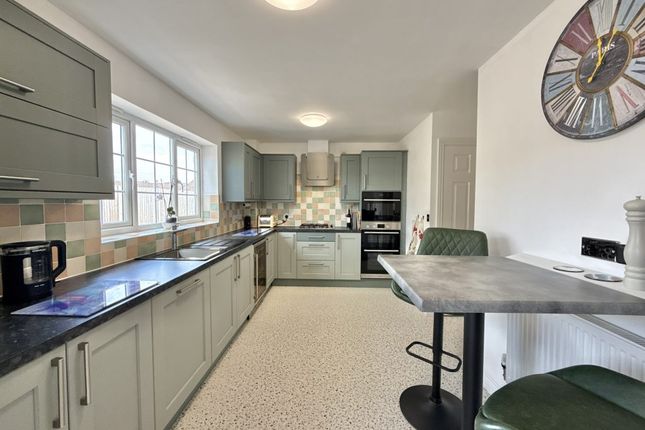 31, St Michaels Gardens, South Petherton photo 2