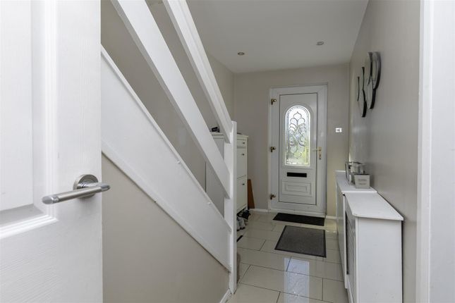 8, Marcus Way, Huddersfield photo 5
