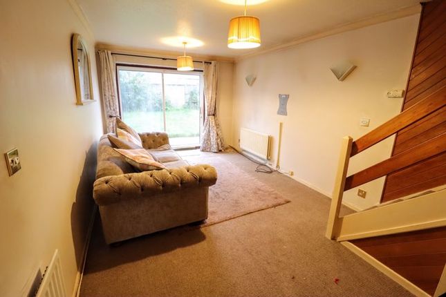 6, Maple Grove, Milton Keynes photo 2