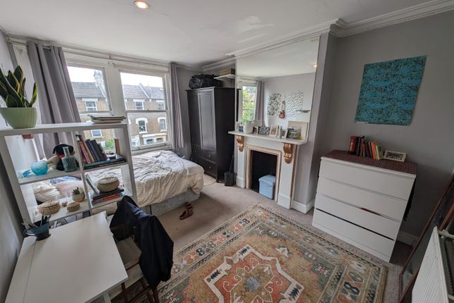 Flat C Room 2 - 880 Available 01/10/2025
