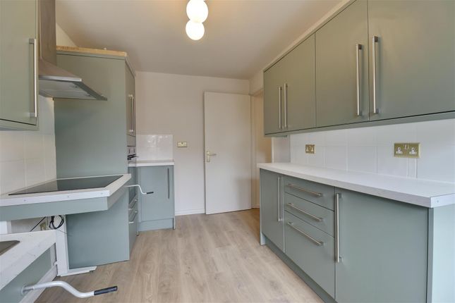14, Saxon Close, Waterlooville photo 4