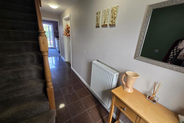 1, Holly Court, Kidderminster photo 3