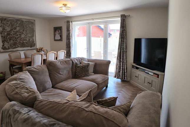 57 Empingham Drive, Leicester photo 3