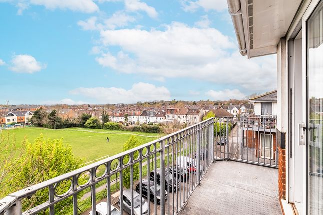 Flat to rent in Curtis Field Road, London
