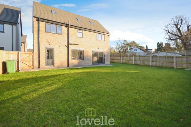 1 Poplars Close, Grimsby photo 3