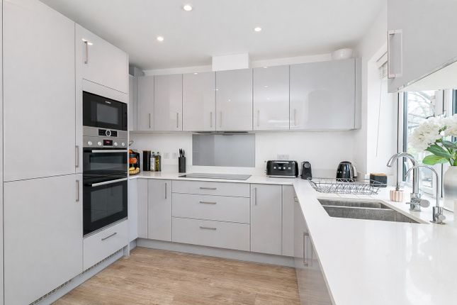 22, Poston Place, Stevenage photo 2