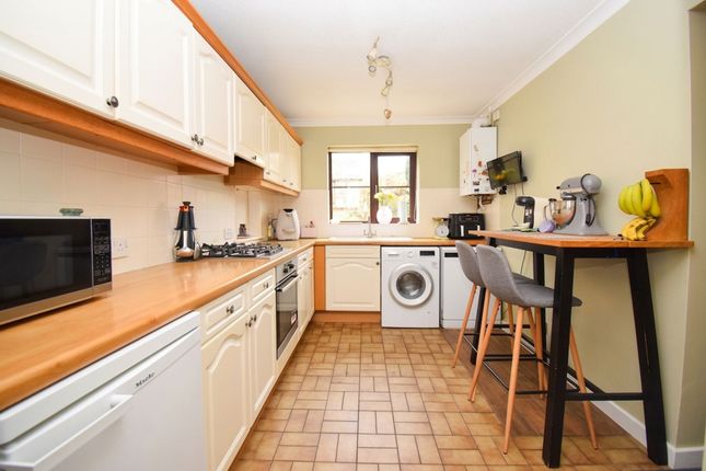 3 Collingbourne Drive, Eastleigh photo 2