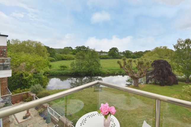 11 The Leys, Esher Road, Walton-on-Thames photo 2