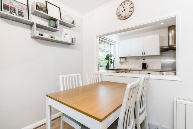 6 Selby Court, Manor Road, Twickenham photo 4
