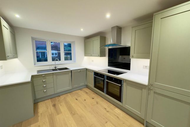 Lily Cottage, Elizabeth Meadows, Church Lane, Farnham photo 3