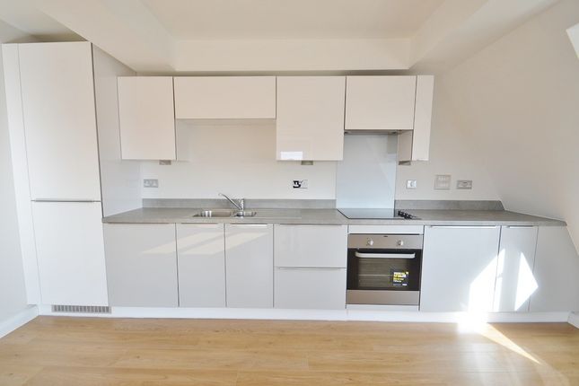 Flat to rent in 61 Chalvey Road East, Slough, Berkshire