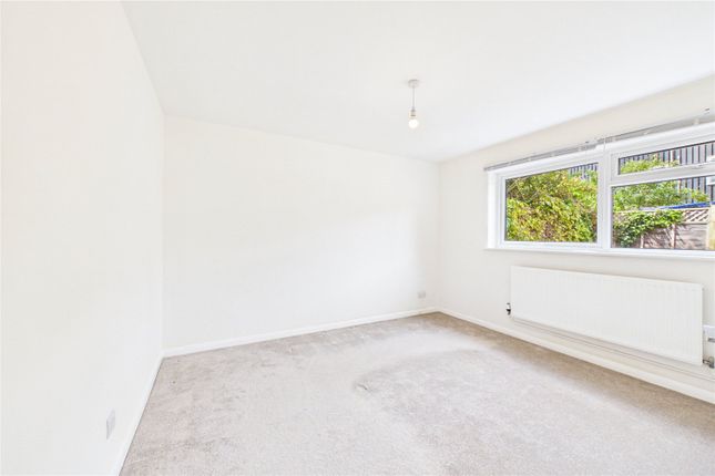 2 Westview,, Aston Close, Reading photo 4