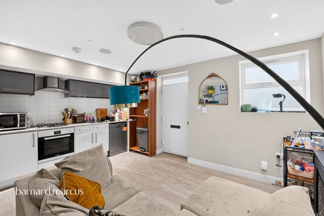 Park Avenue Mews, Mitcham photo 3