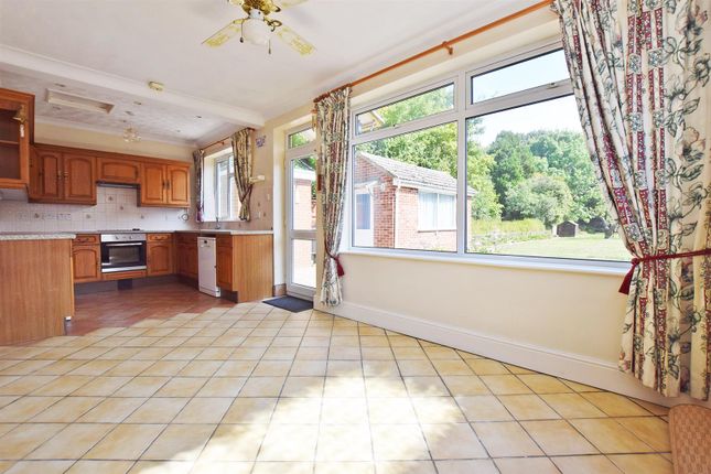 37, Edwin Road, Rainham photo 4
