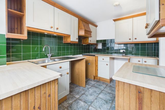17 Handsacre Close, Swadlincote, Derbyshire photo 3