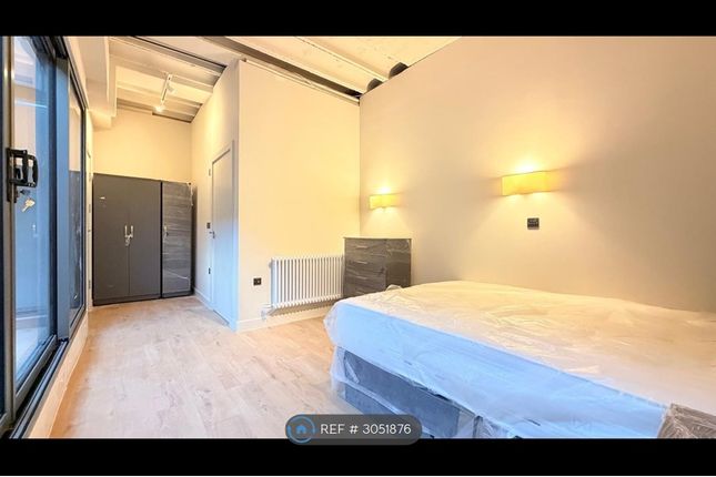 Flat, Wilks Place, London photo 3
