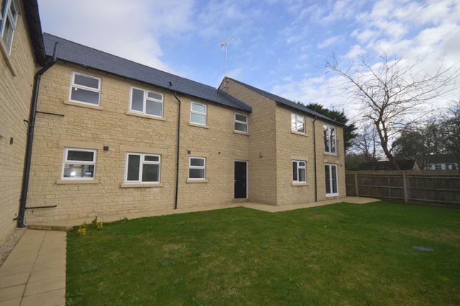Thumbnail Flat to rent in Apartment, Oaken Court, Cricklade Road, Cirencester