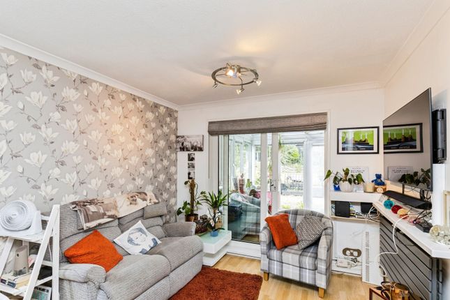 14, Thirlmere Road, Crawley photo 2