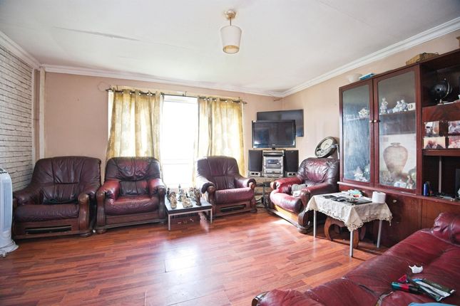 281, Maes-Y-Felin, Bridgend photo 4