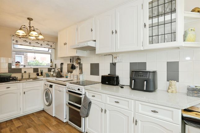 20, Wainhouse Close, Edenbridge photo 4