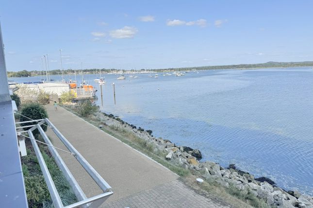 Apartment 12 Aqua, Lifeboat Quay, Poole photo 4