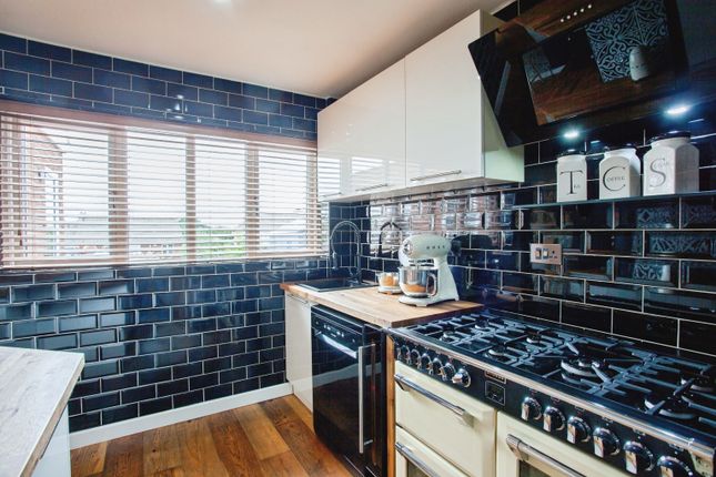 4, Winlea Avenue, Rotherham photo 4