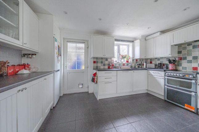 9, Kingsbury Drive, Windsor photo 2