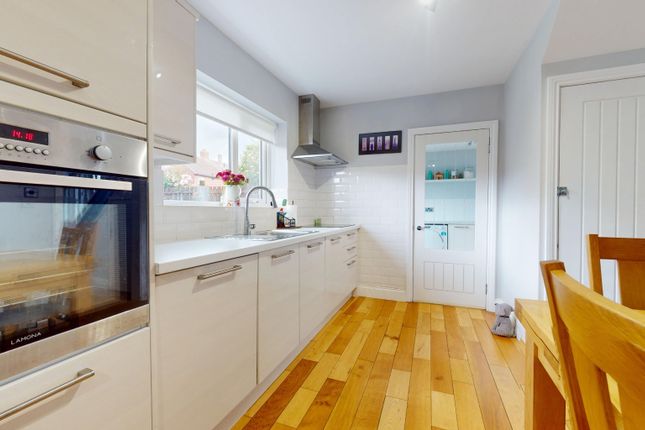 3 Thornholme Avenue, South Shields, Tyne and Wear photo 3