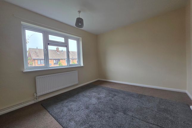 25, Walsall photo 3