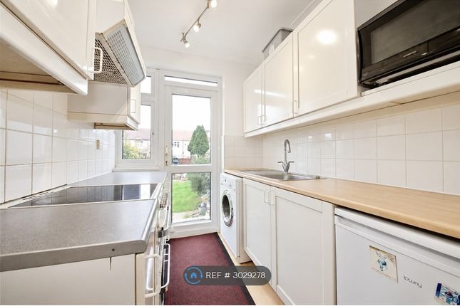 Huxley Drive, Redbridge, London photo 2