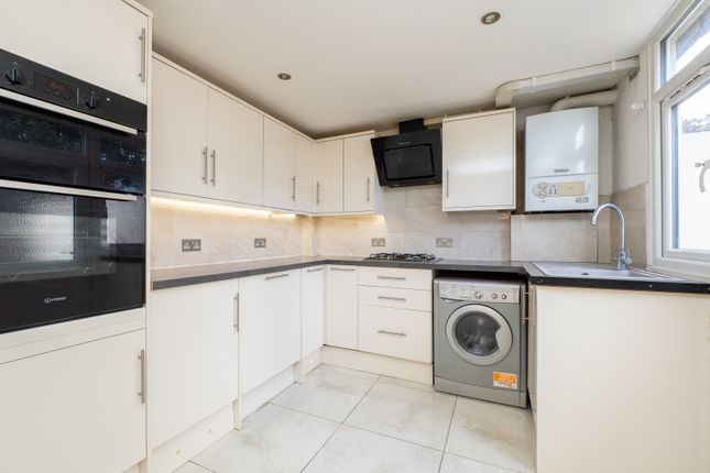 468, Gander Green Lane, Sutton photo 3